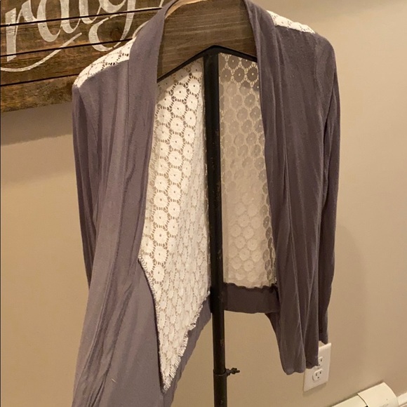 GIRLS LACE BACK TOP BUNDLE GET FOR $5 - Picture 4 of 4